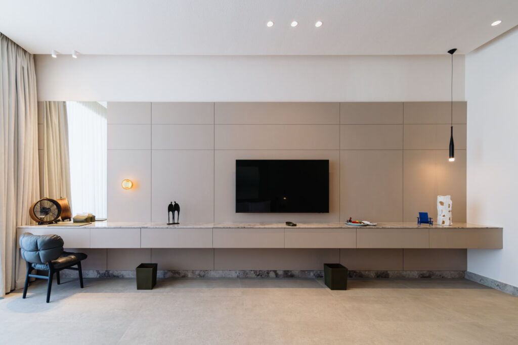 Every detail from intuitive smart room features to personalized concierge services is designed around you.