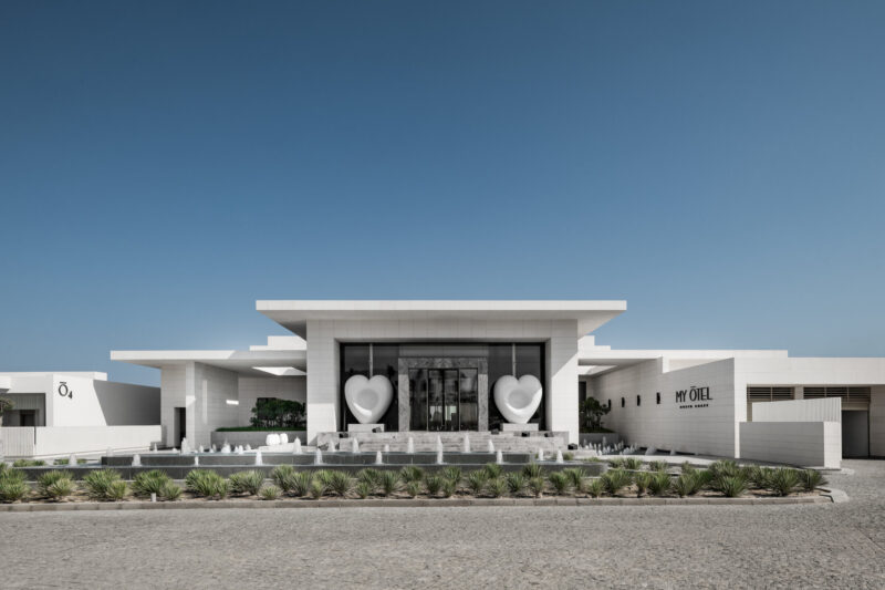 Experience refined service and curated beachside moments from sunset dinners by the sea to discreet.